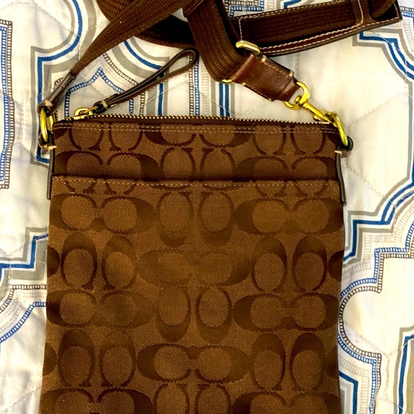 COACH crossbody - Picture 2 of 2